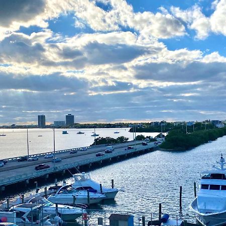 Modern Waterfront Apartment With Miami Skyline View, Free Parking 5 Mins Drive To マイアミビーチ エクステリア 写真
