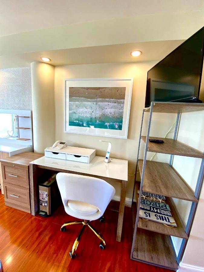 Modern Waterfront Apartment With Miami Skyline View, Free Parking 5 Mins Drive To マイアミビーチ エクステリア 写真
