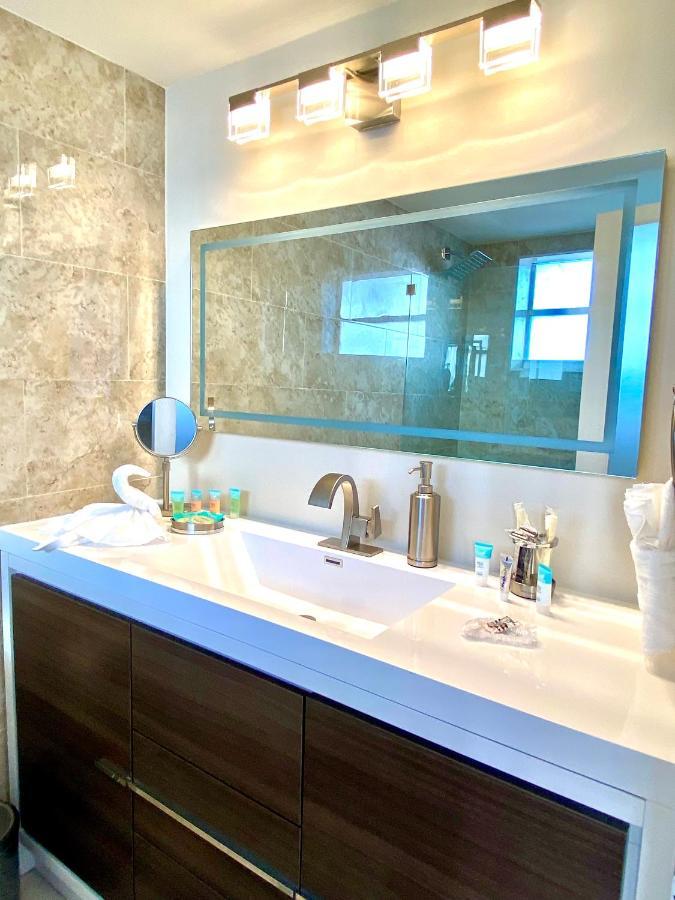 Modern Waterfront Apartment With Miami Skyline View, Free Parking 5 Mins Drive To マイアミビーチ エクステリア 写真