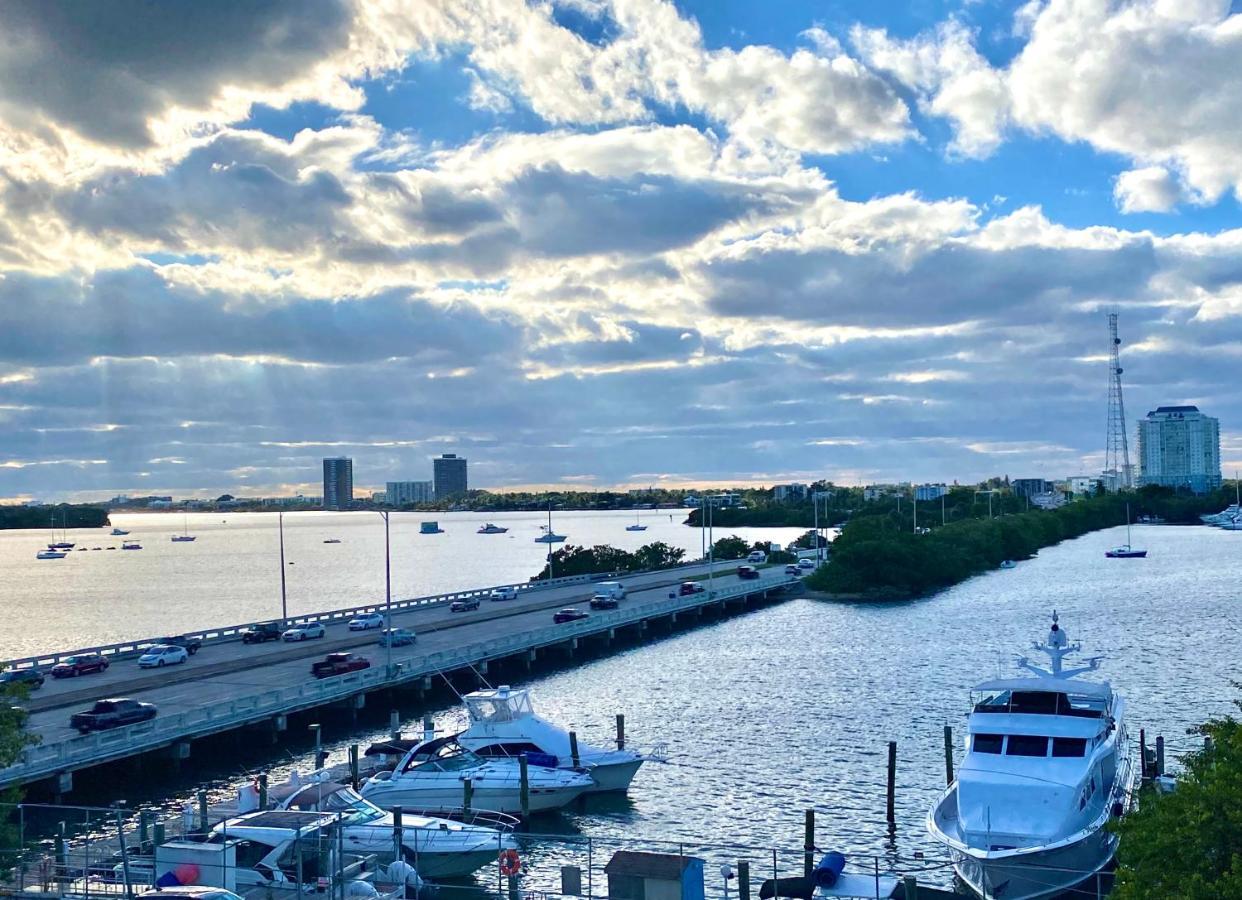 Modern Waterfront Apartment With Miami Skyline View, Free Parking 5 Mins Drive To マイアミビーチ エクステリア 写真