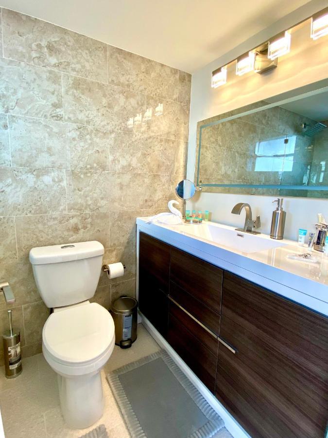 Modern Waterfront Apartment With Miami Skyline View, Free Parking 5 Mins Drive To マイアミビーチ エクステリア 写真