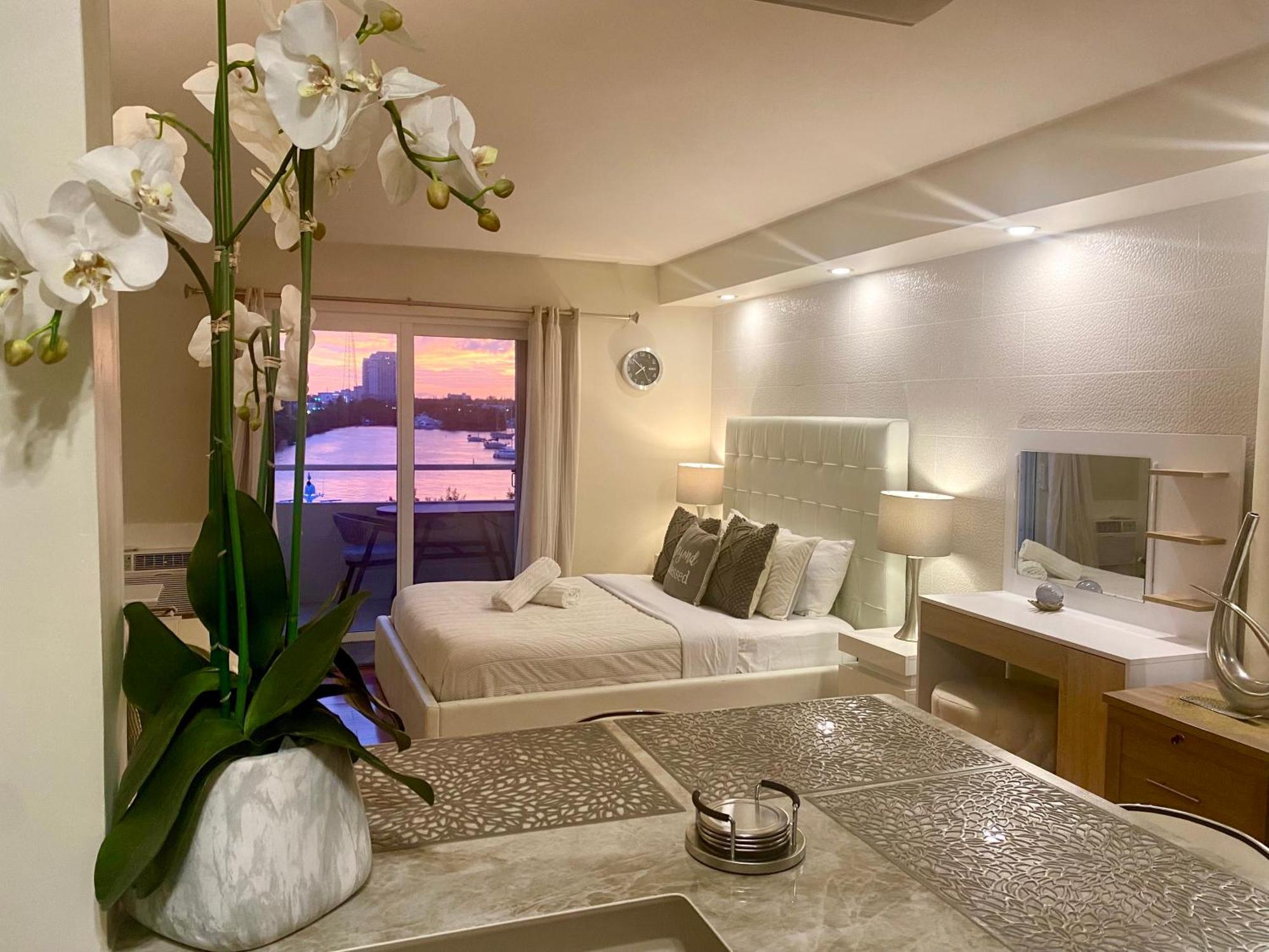 Modern Waterfront Apartment With Miami Skyline View, Free Parking 5 Mins Drive To マイアミビーチ エクステリア 写真