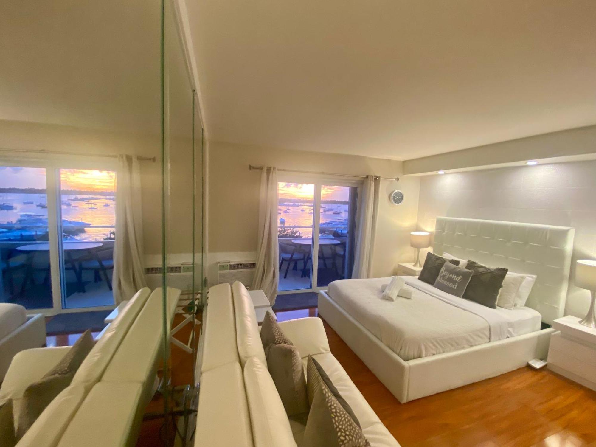 Modern Waterfront Apartment With Miami Skyline View, Free Parking 5 Mins Drive To マイアミビーチ エクステリア 写真
