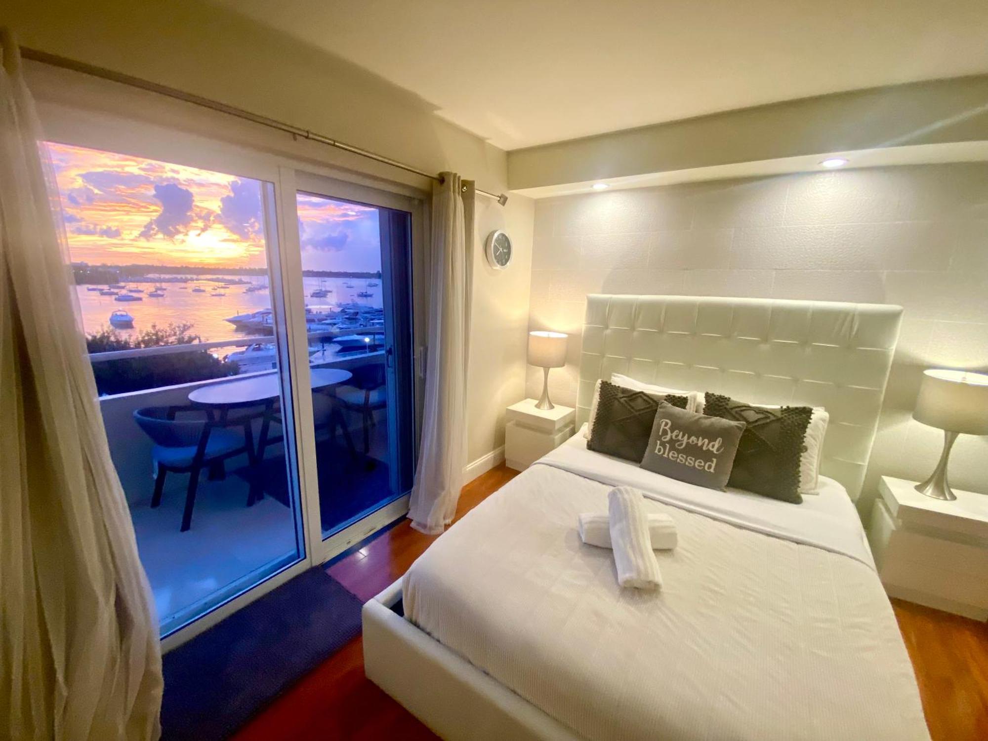 Modern Waterfront Apartment With Miami Skyline View, Free Parking 5 Mins Drive To マイアミビーチ エクステリア 写真